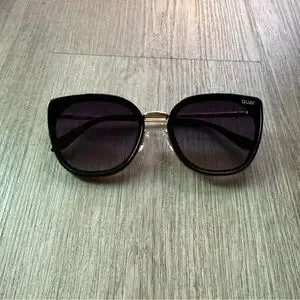 NEW!! Quay Australia FLAT OUT Black/Black Sunglasses Quay Australia Flat Out Sunglasses Black Oversized Cat Eye  main image 4